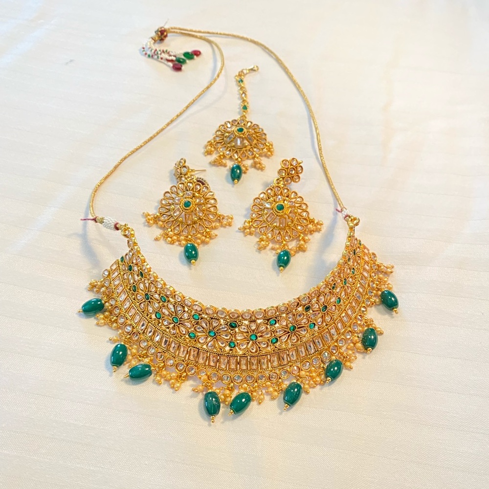 🆕 Bollywood style designer polki stone choker with earrings and Mangtika